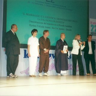 2001-22 Congreso Milano.  Con el maestro budista  RYOTAN TOKUDA y disertamtes internacionales